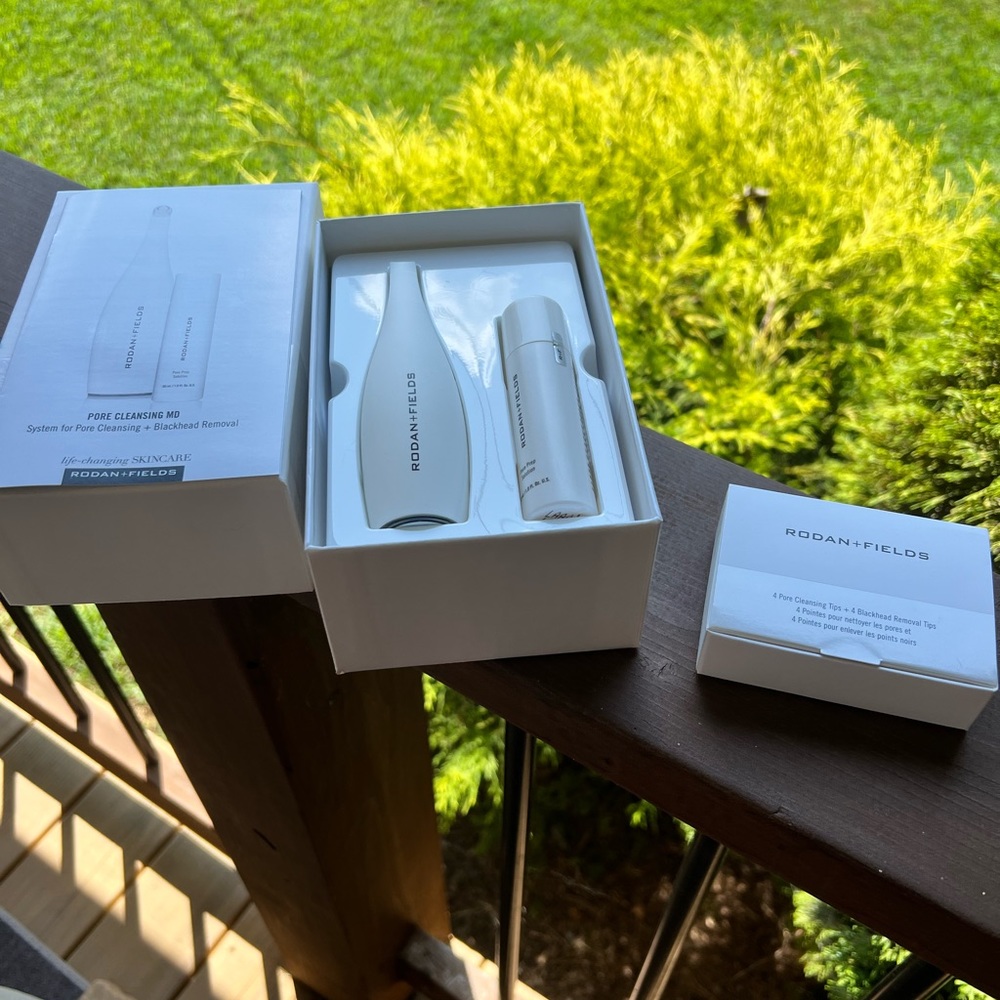 NEW - Rodan & Fields Pore Cleansing MD System